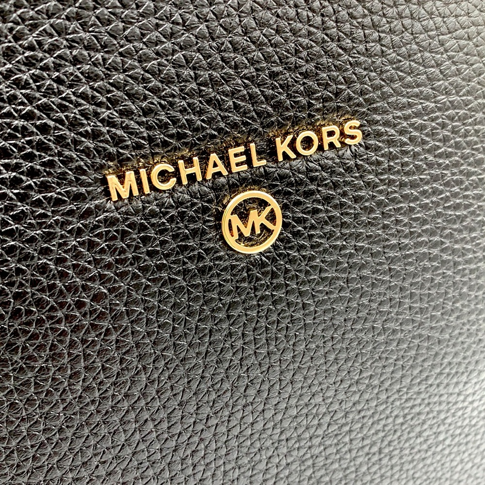 NWT MICHAEL KORS VALERIE MEDIUM PEBBLED LEATHER BACKPACK BLACK COLOUR - Picture 5 of 15